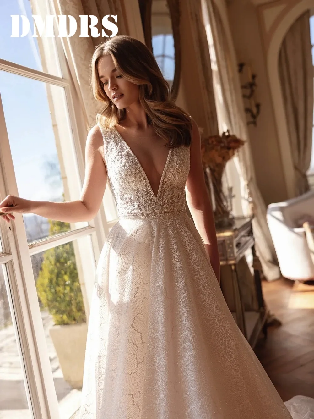 DMDRS Sexy Deep V-Neck Sleeveless Wedding Dress Romantic A-Line Lace Bridal Gowns Charming Appliquéd Floor-Length Wedding Gowns
DMDRS Sexy Deep V-Neck Sleeveless Wedding Dress Romantic A-Line Lace Bridal Gowns Charming Appliquéd Floor-Length Wedding Gowns
