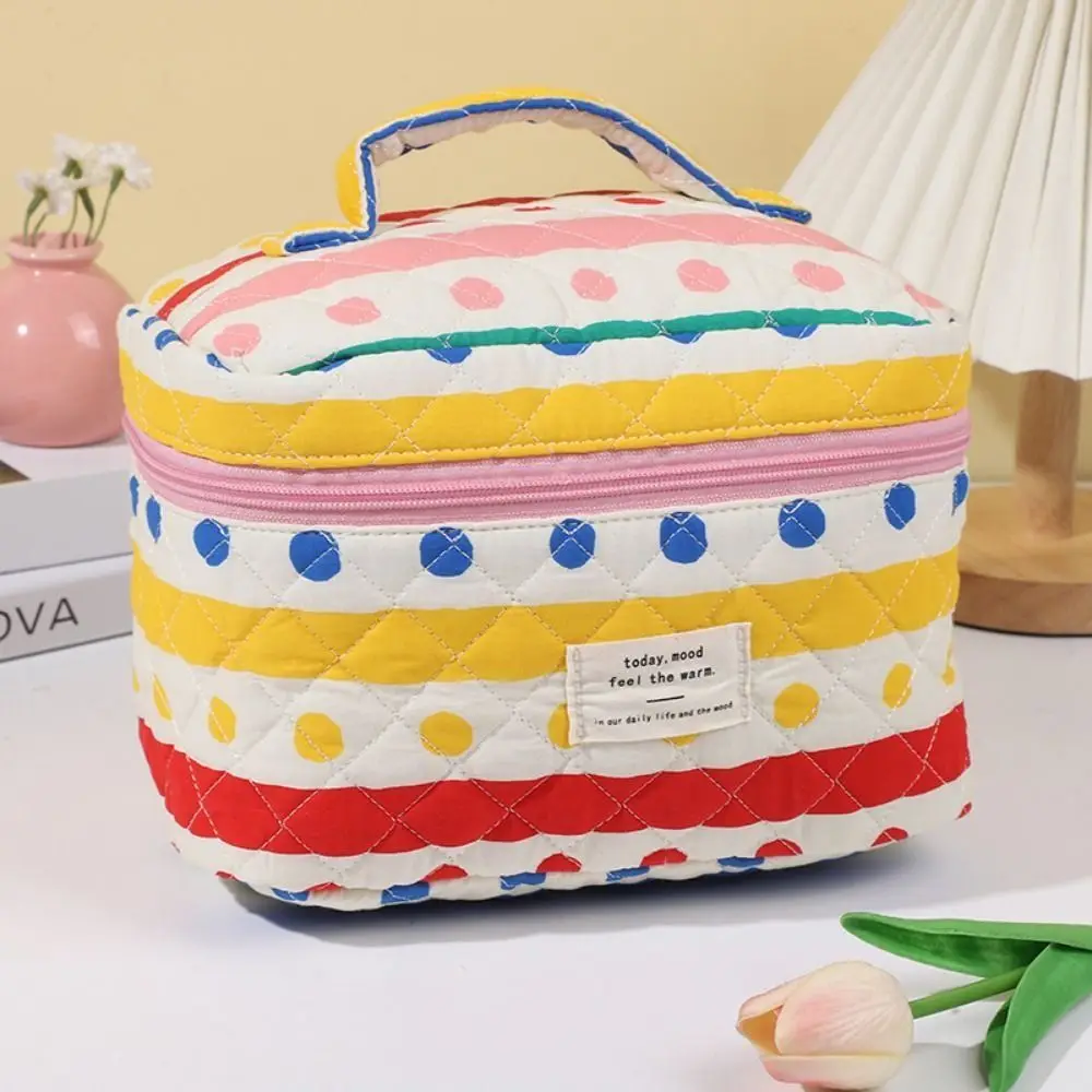 Lovely Makeup Storage Case Quilted Aesthetic Makeup Travel Organizer Flower Printed Lightweight Tote Cosmetic Bag
Lovely Makeup Storage Case Quilted Aesthetic Makeup Travel Organizer Flower Printed Lightweight Tote Cosmetic Bag