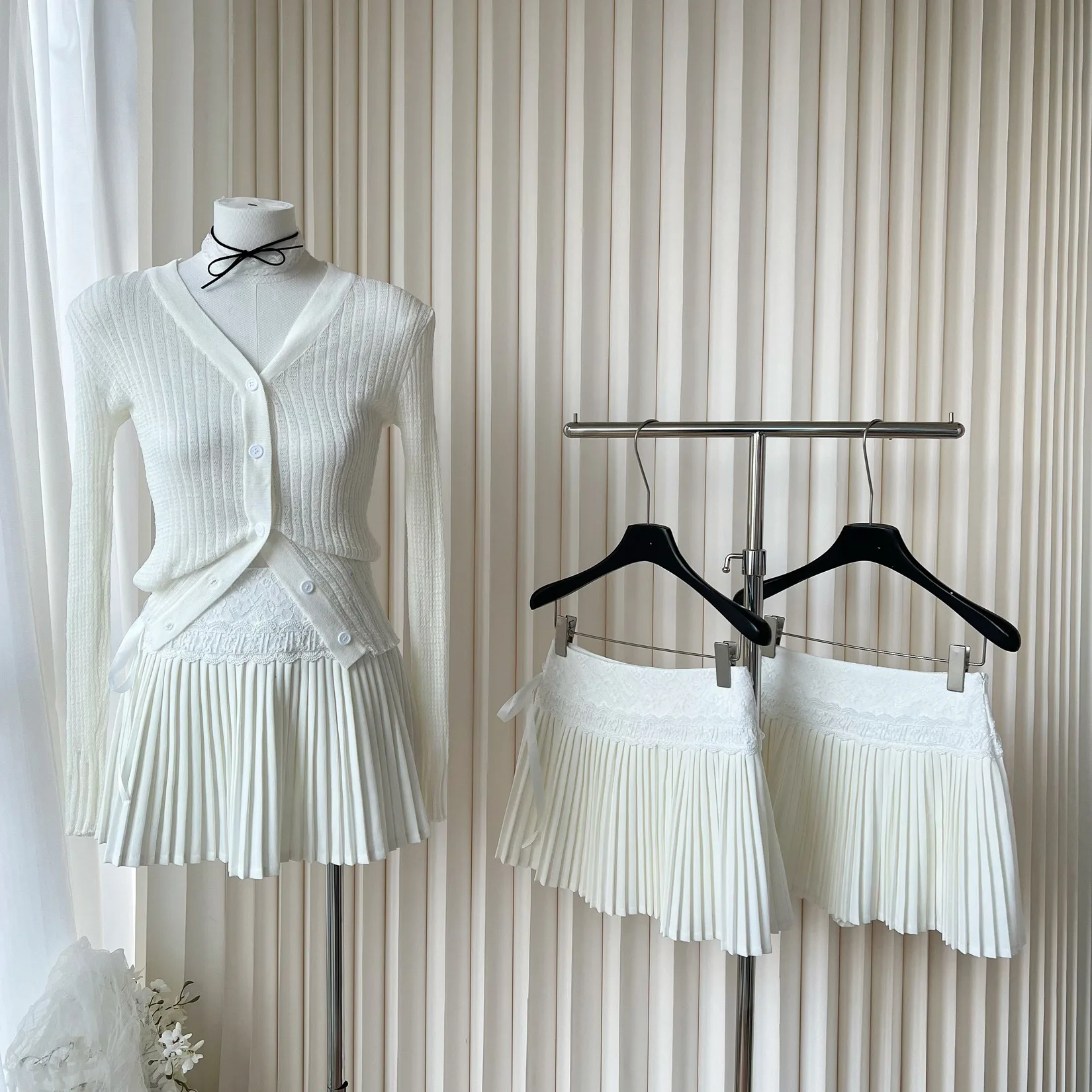 Sweetheart white lace skirt women's ballet style short skirt pleated skirt 2025 spring and summer
Sweetheart white lace skirt women's ballet style short skirt pleated skirt 2025 spring and summer
