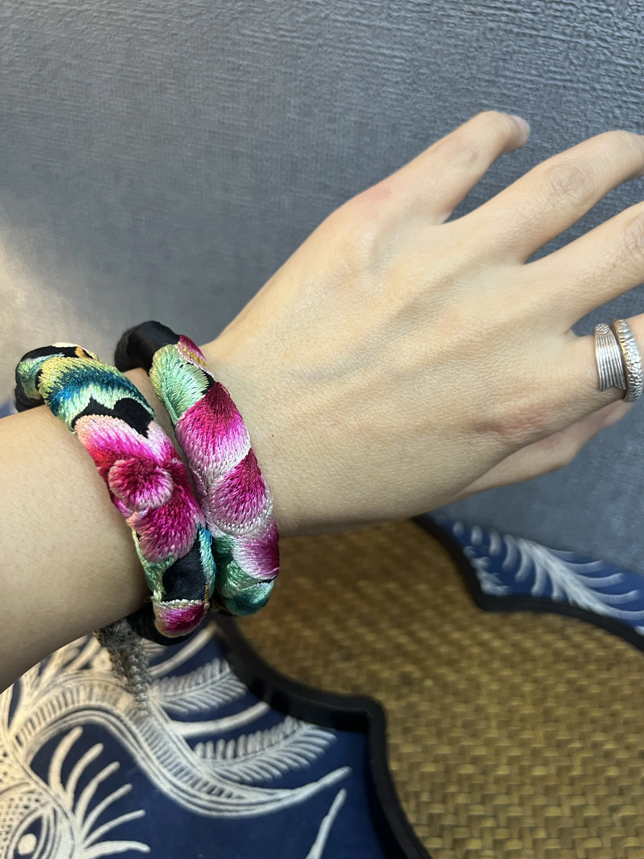 Retro Embroidered Bracelet Ethnic Style Personality Fashion Jewelry Mixed Material Plant Floral Design for Couples
Retro Embroidered Bracelet Ethnic Style Personality Fashion Jewelry Mixed Material Plant Floral Design for Couples