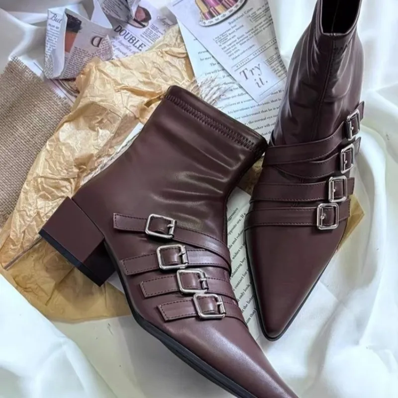 Designer Womens Boots Metal Belt Buckle Slim Boots Sexy Pointed Toe Leather Boot Fashion Zipper Ankle Boots for Women Short Boot
Designer Womens Boots Metal Belt Buckle Slim Boots Sexy Pointed Toe Leather Boot Fashion Zipper Ankle Boots for Women Short Boot