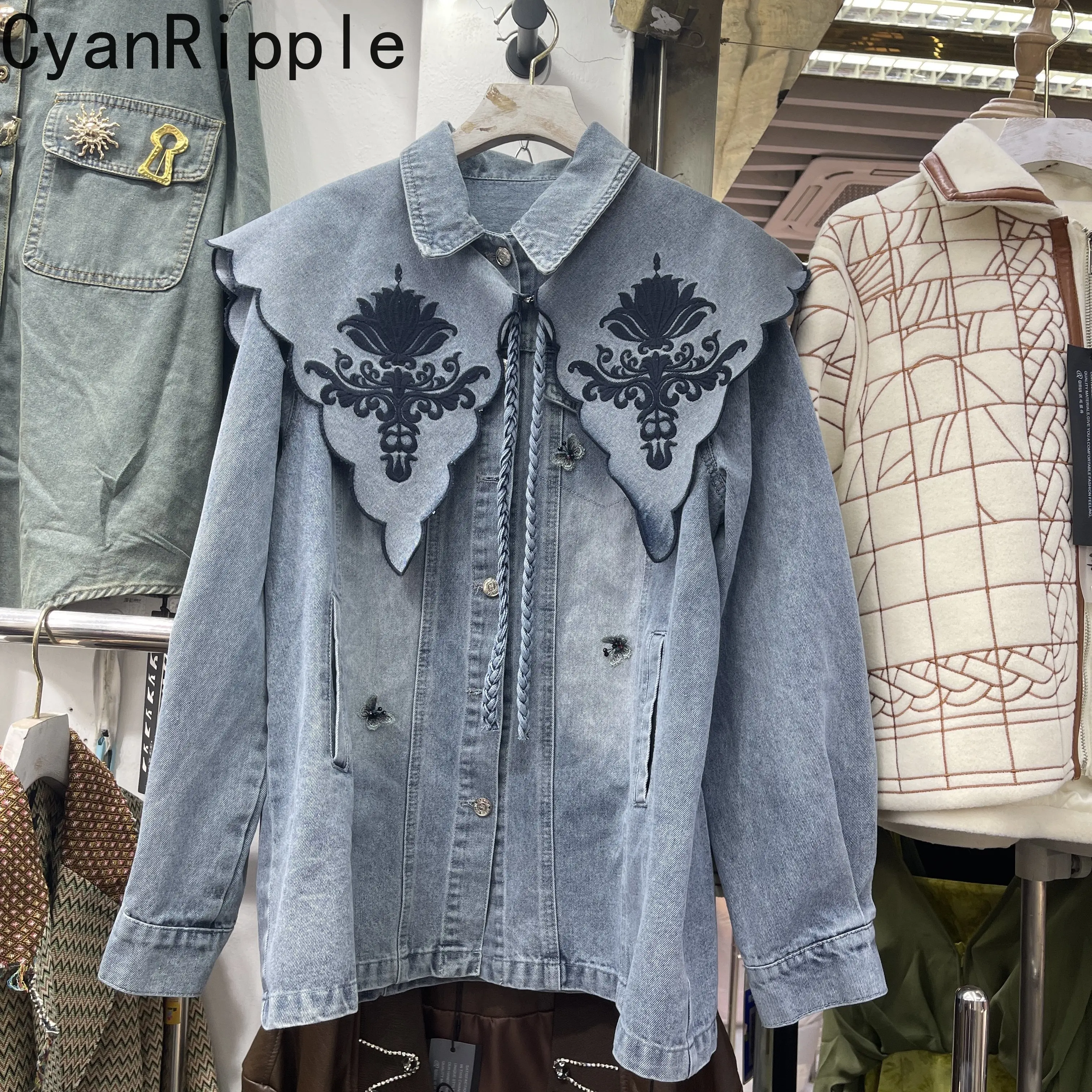 2026 New Spring Vintage Embroidery Turn-down Collar Women Blouses Elegant Single-breasted Loose Long Sleeve Denim Cardigans Top
2026 New Spring Vintage Embroidery Turn-down Collar Women Blouses Elegant Single-breasted Loose Long Sleeve Denim Cardigans Top