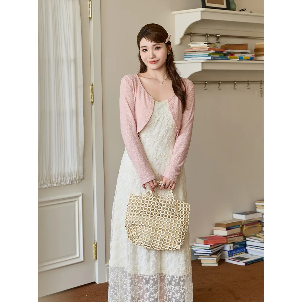 Korean Style High Waisted Embroidered Lace Floral Camisole Dress for Women, Chubby Mm, Oversized, Loose and Slimming Dress
Korean Style High Waisted Embroidered Lace Floral Camisole Dress for Women, Chubby Mm, Oversized, Loose and Slimming Dress