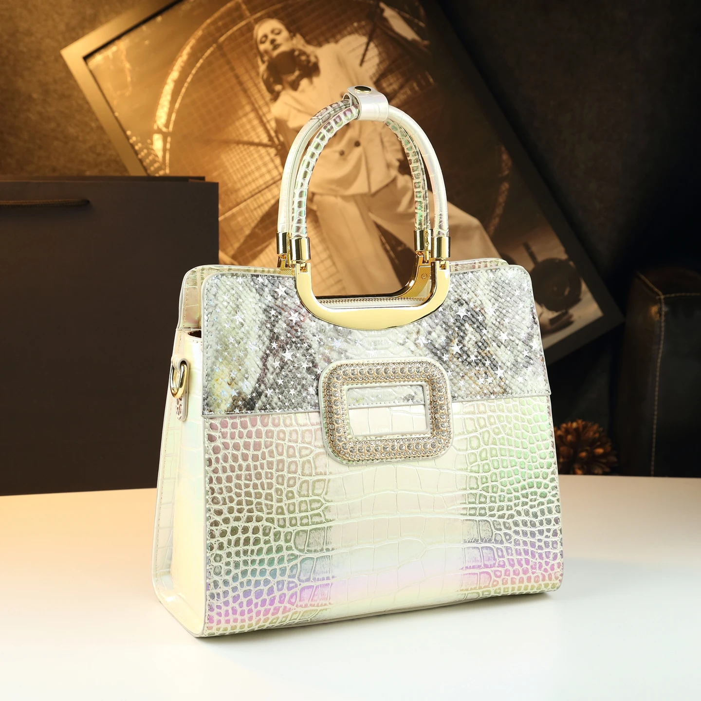 Faionable Crocodile Pattern Genuine Leather Handbag Women's oulder Crossbody Bag Luxury Sle Zipper Closure Large Capaci
Faionable Crocodile Pattern Genuine Leather Handbag Women's oulder Crossbody Bag Luxury Sle Zipper Closure Large Capaci