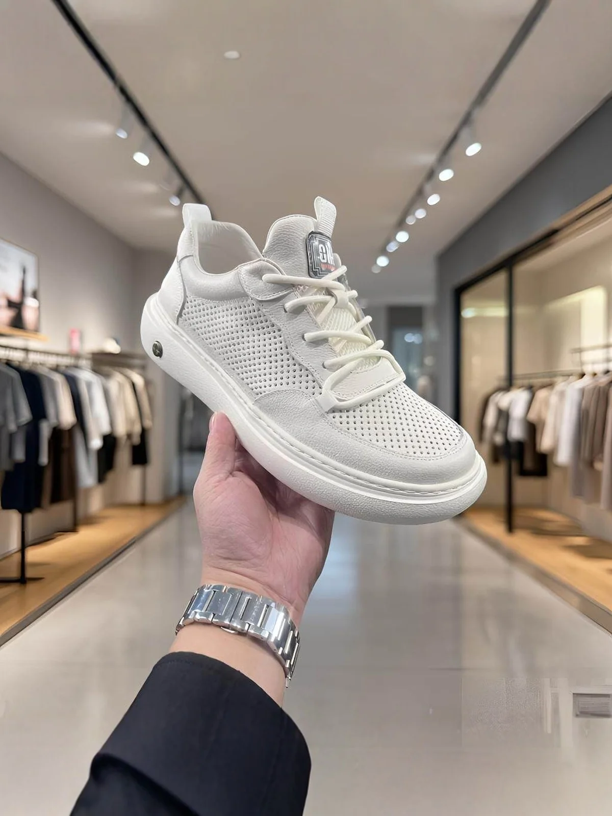 Men's Summer New Thick Bottom Breathable Soft Bottom Running Sports Casual Shoes White Color Comfortable Mesh Upper Sneakers
Men's Summer New Thick Bottom Breathable Soft Bottom Running Sports Casual Shoes White Color Comfortable Mesh Upper Sneakers