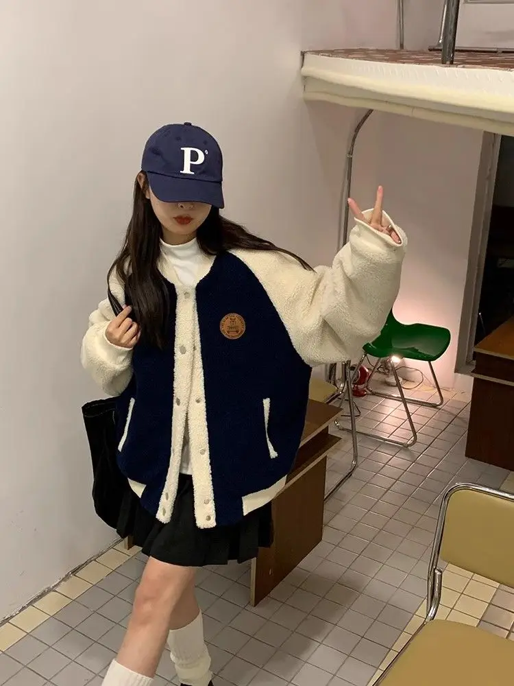 2024 Lamb Wool Baseball Jacket Winter Women Retro American Thickened Spliced Cotton Jacket Plush Short Coat Blue
2024 Lamb Wool Baseball Jacket Winter Women Retro American Thickened Spliced Cotton Jacket Plush Short Coat Blue