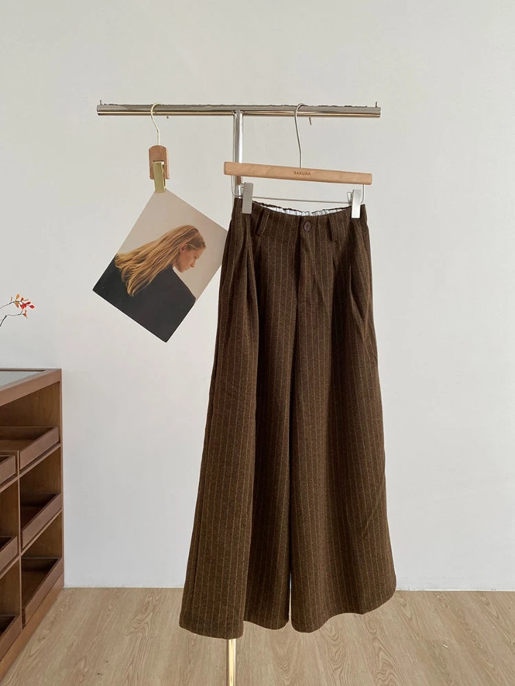 Autumn and winter new fashion striped versatile woolen casual pants for women high waist slimming straight leg pants
Autumn and winter new fashion striped versatile woolen casual pants for women high waist slimming straight leg pants