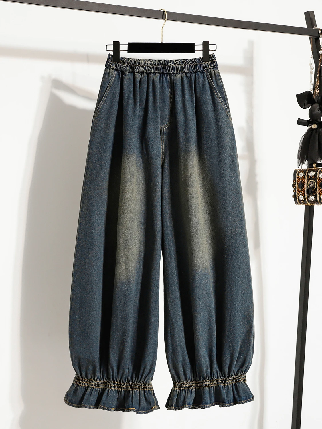 Retro Deep Blue Floral Print Nine-Tenths Loose Fit Casual Denim Jeans Women's Autumn New Sle Sweet Youthful Wide Leg Pants
Retro Deep Blue Floral Print Nine-Tenths Loose Fit Casual Denim Jeans Women's Autumn New Sle Sweet Youthful Wide Leg Pants