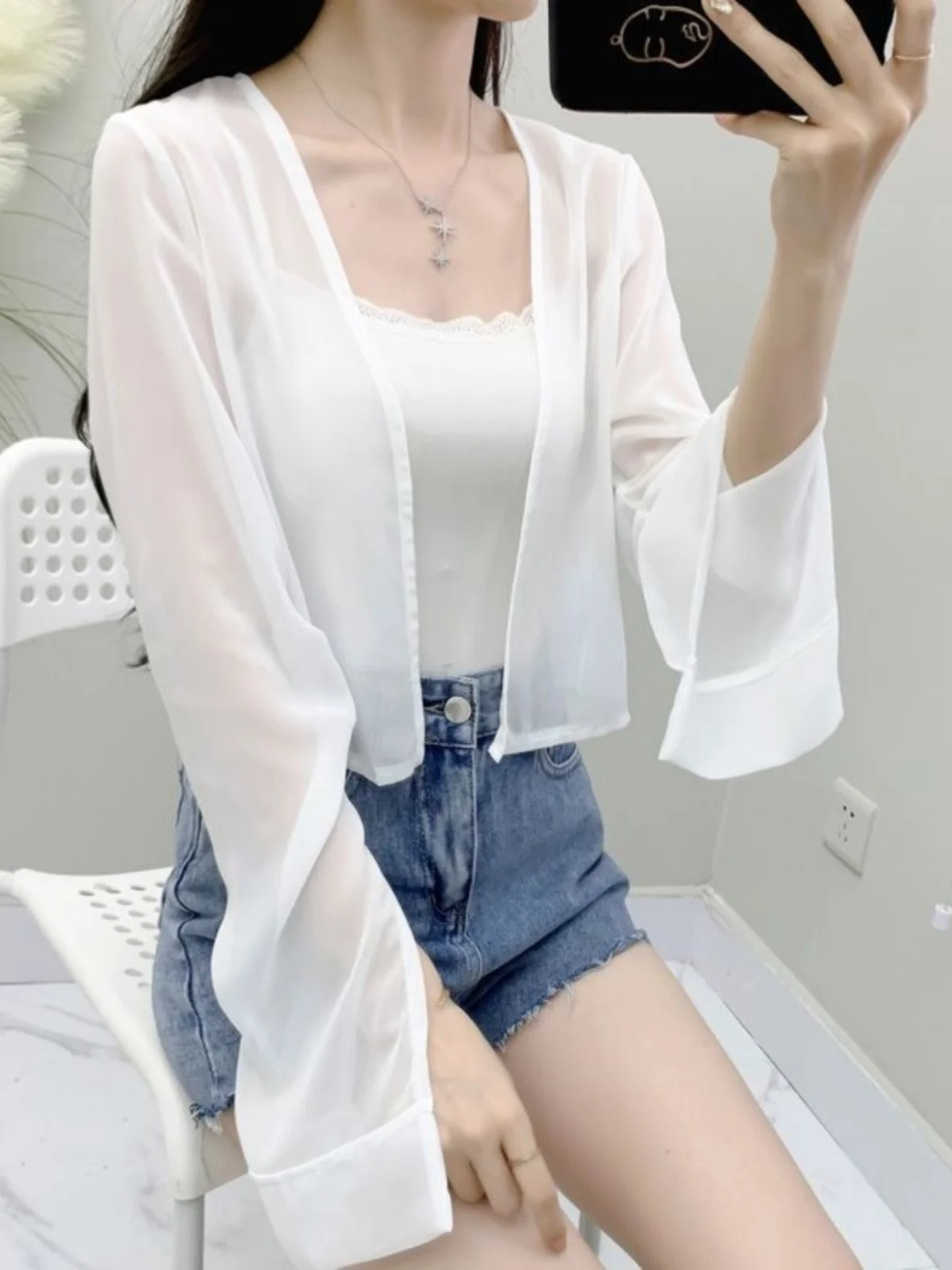 Elegant Summer New Women's Outerwear Lace Shirt Breathable Sun Protection Long Sleeve V-Neck Short Length Korean Style
Elegant Summer New Women's Outerwear Lace Shirt Breathable Sun Protection Long Sleeve V-Neck Short Length Korean Style