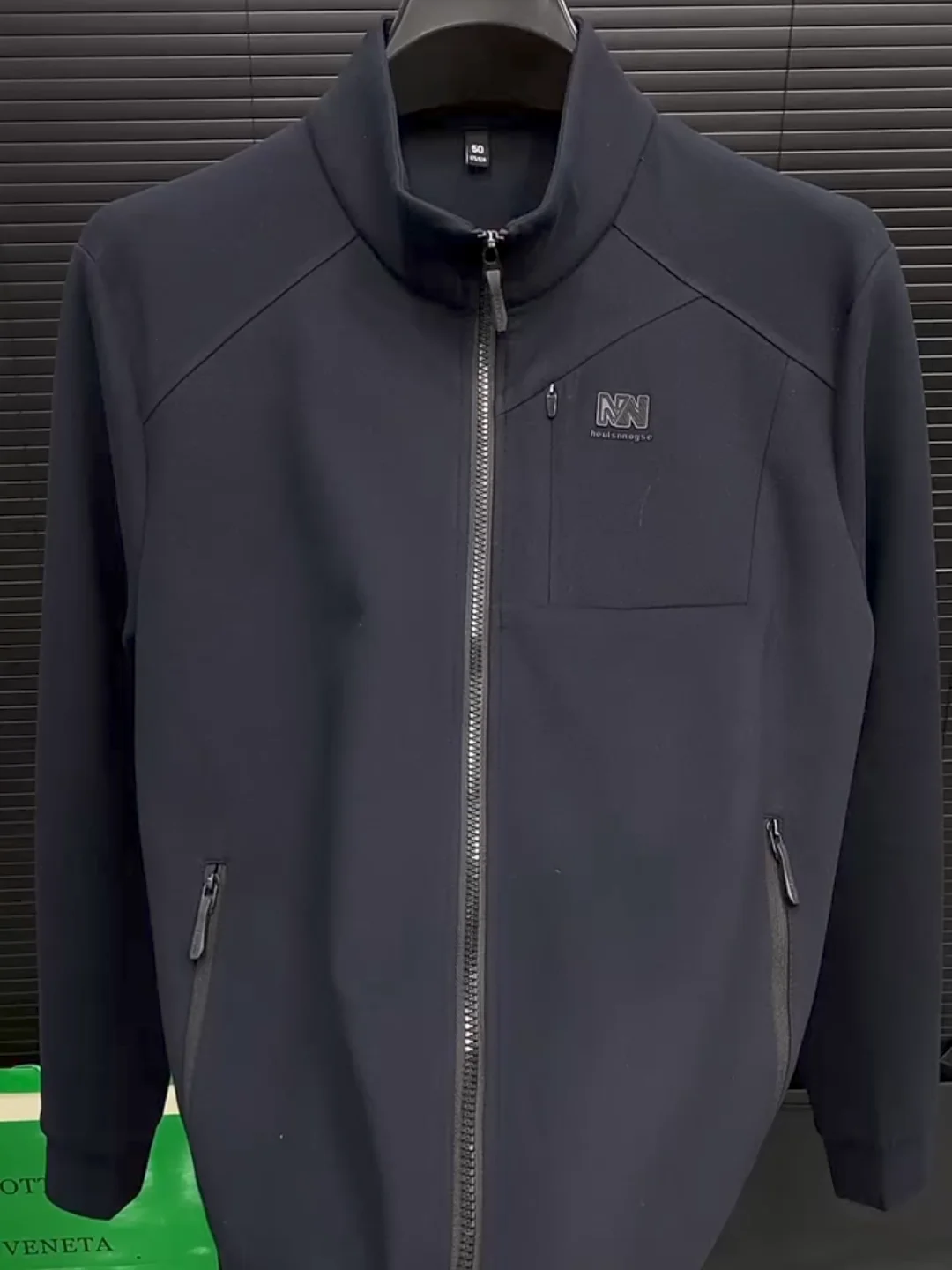 Мужская повседневная куртка с воротником-стойкой L0: комфортная, стильная, высококачественная, модная, легкая, осенняя новинка, приталенная, с защитой...
Мужская повседневная куртка с воротником-стойкой L0: комфортная, стильная, высококачественная, модная, легкая, осенняя новинка, приталенная, с защитой...