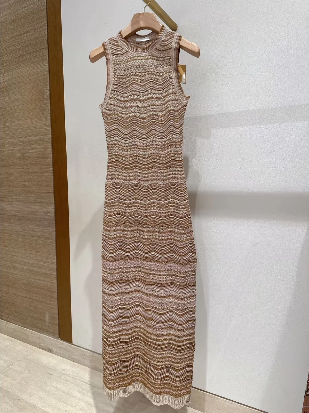 Heidd Summer Vacation Wave Pattern Shiny Silk Knitted Long Dress Hollow out mid Waist Straight Tube Dress round Neck Sleeveless
Heidd Summer Vacation Wave Pattern Shiny Silk Knitted Long Dress Hollow out mid Waist Straight Tube Dress round Neck Sleeveless