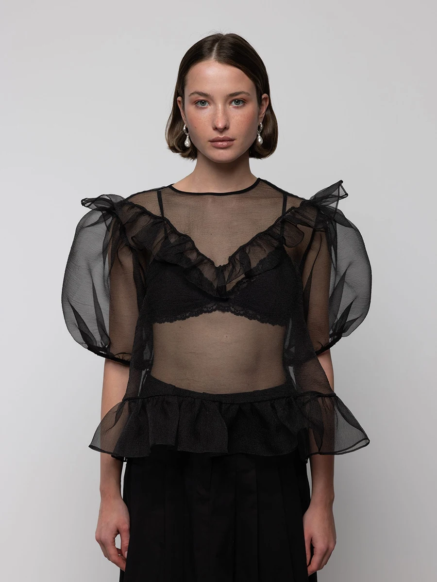 LIMO Round Neck Ruffle Trim Puff Sleeve Sheer Transparent Layering Blouse
LIMO Round Neck Ruffle Trim Puff Sleeve Sheer Transparent Layering Blouse