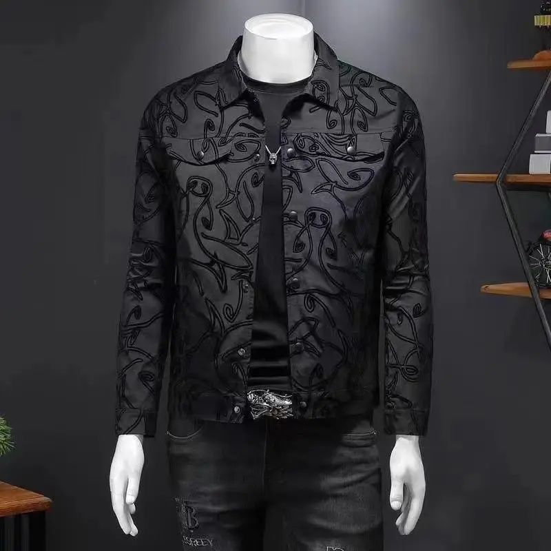 Coat Men's casual lapel jacket trend fashion new coat embroidery handsome European station explosion
Coat Men's casual lapel jacket trend fashion new coat embroidery handsome European station explosion