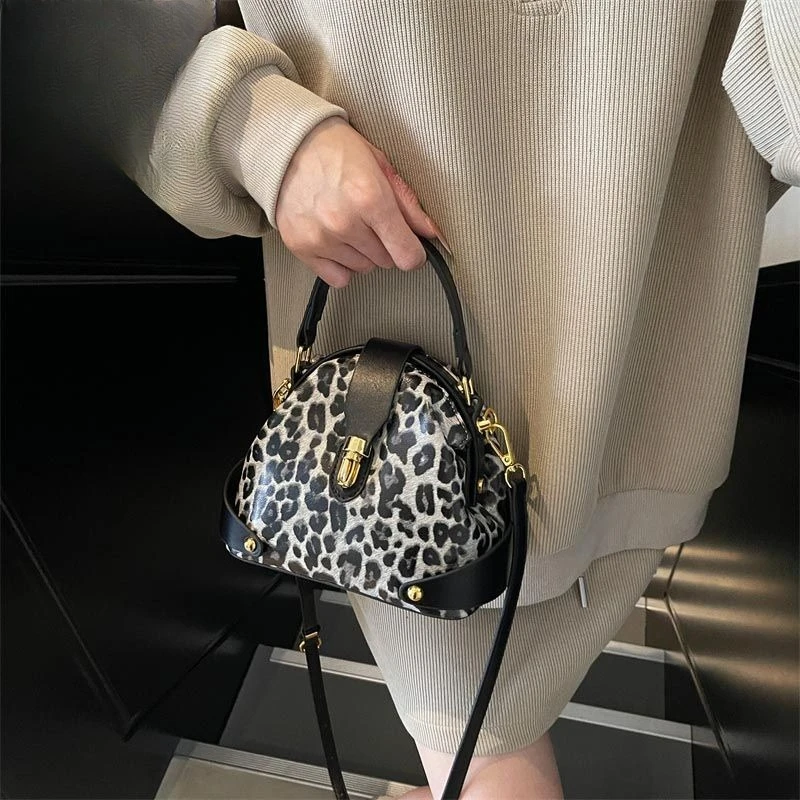 Высококачественные сумки, женская модная универсальная нишевая сумка-ракушка, летние сумки на плечо с косой сумкой, изысканный тренд для отдыха, индивидуальность
Высококачественные сумки, женская модная универсальная нишевая сумка-ракушка, летние сумки на плечо с косой сумкой, изысканный тренд для отдыха, индивидуальность