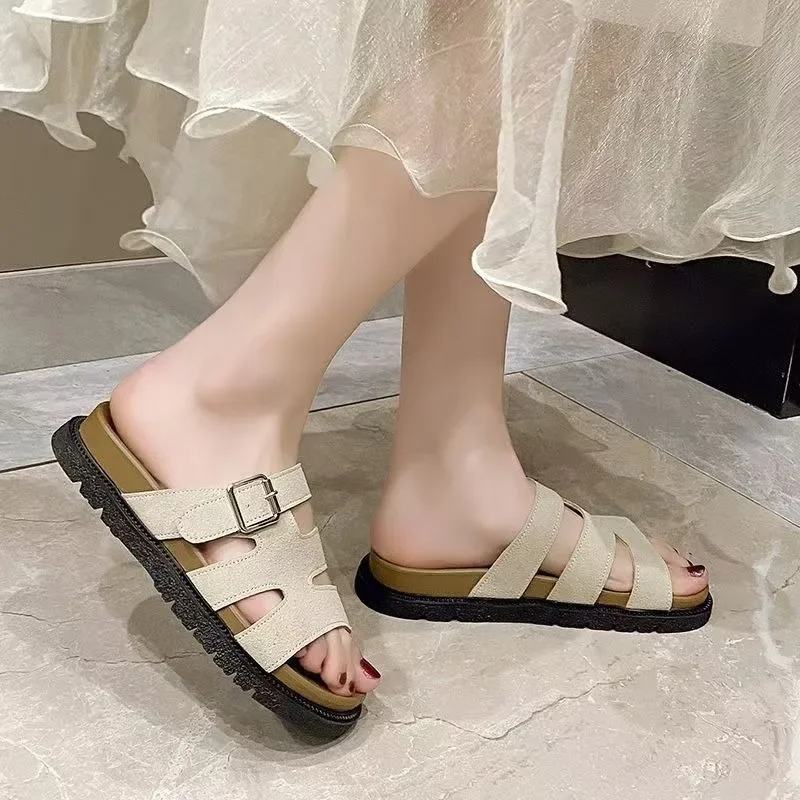 Модные тапочки в стиле ретро, повседневные уличные тапочки, универсальные сандалии на толстой подошве лета 2025 года, пляжная обувь для женщин
Модные тапочки в стиле ретро, повседневные уличные тапочки, универсальные сандалии на толстой подошве лета 2025 года, пляжная обувь для женщин