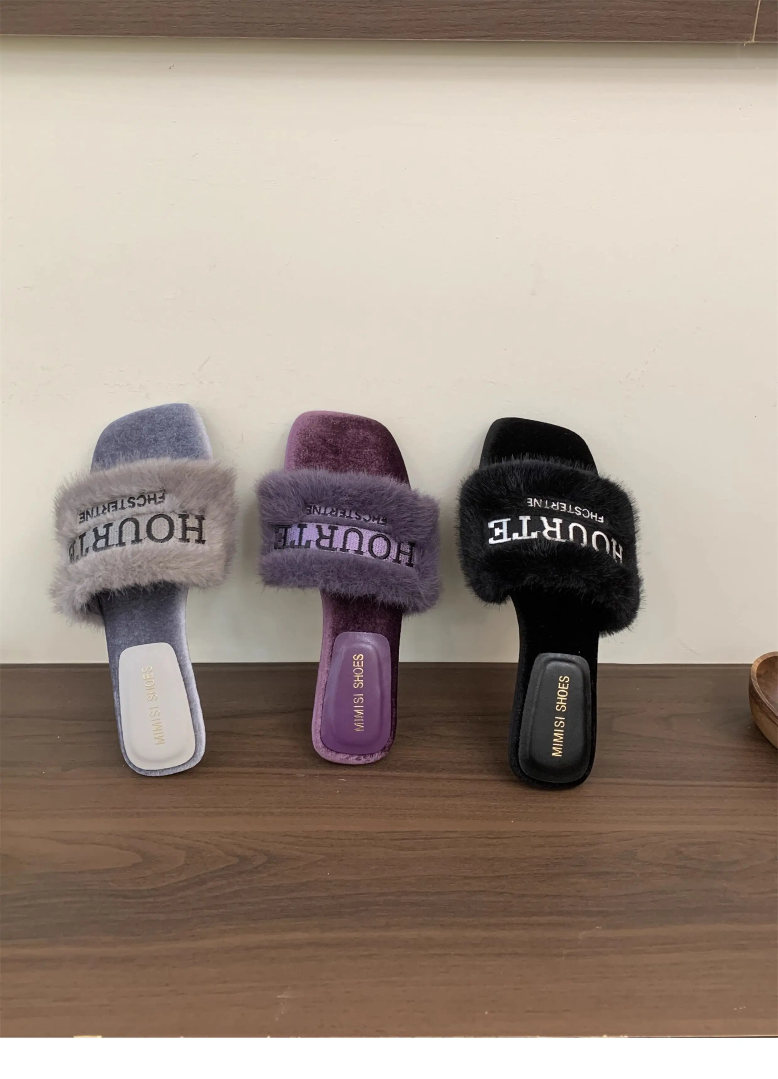 Embroider Mink Fur Single-Strap Cotton Slippers for Outdoor Wear 2025 Autumn Winter New French Wedge Fuzzy Slippers for Women
Embroider Mink Fur Single-Strap Cotton Slippers for Outdoor Wear 2025 Autumn Winter New French Wedge Fuzzy Slippers for Women