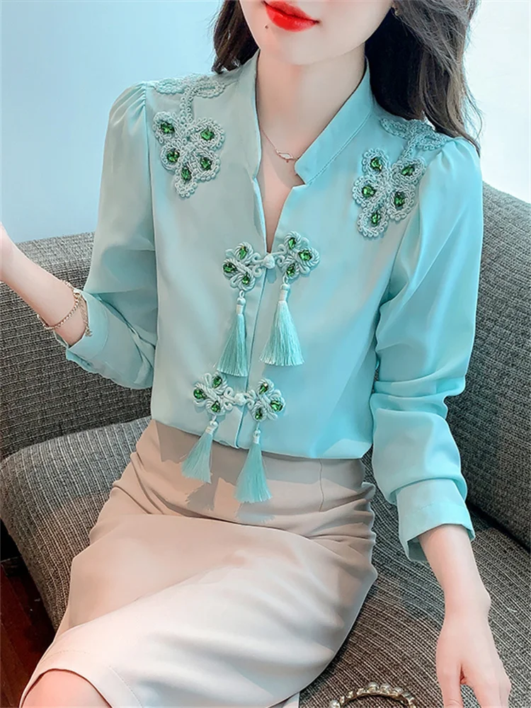 Женская шифоновая блузка с V-образным вырезом и длинными рукавами, на пуговицах, в традиционном китайском стиле, весенне-осенняя, для повседневной носки, свободного кроя
Женская шифоновая блузка с V-образным вырезом и длинными рукавами, на пуговицах, в традиционном китайском стиле, весенне-осенняя, для повседневной носки, свободного кроя