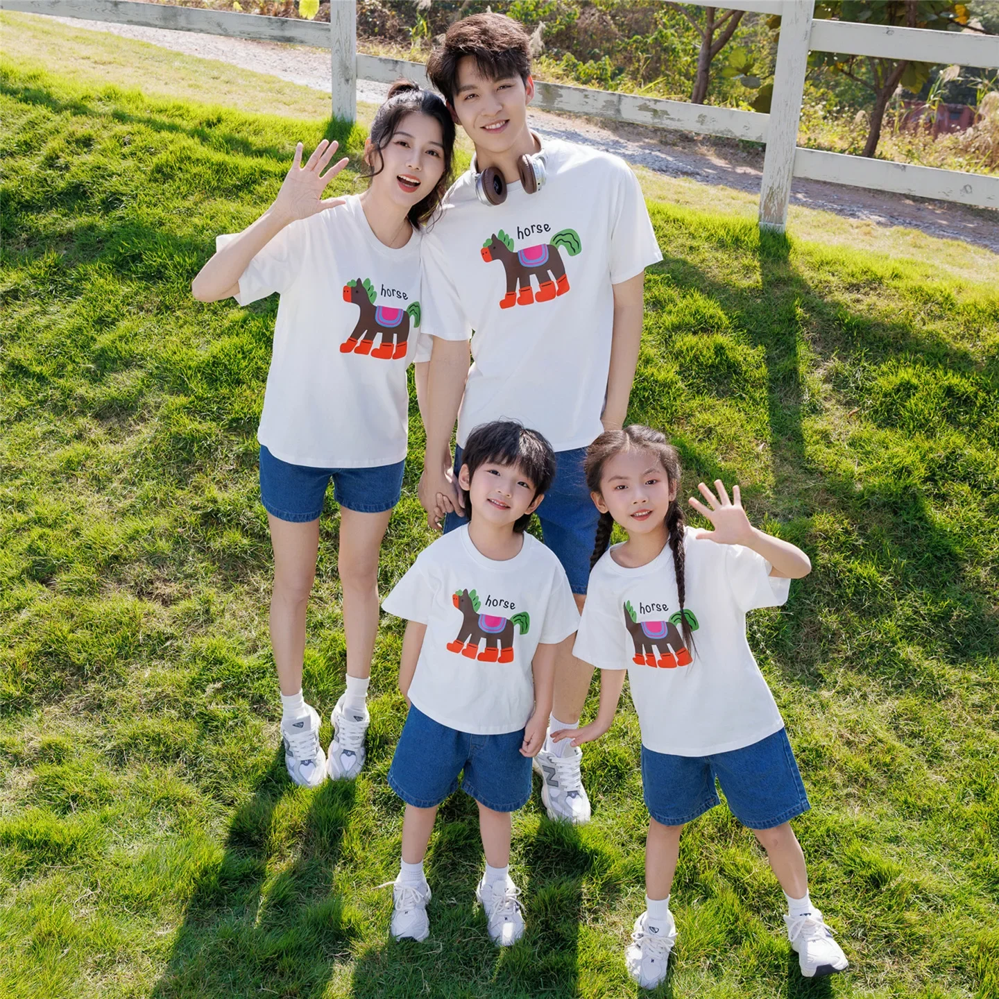 2026 Summer Family Matching Outfits Cartoon Horse Print Cotton T-Shirt & Denim Shorts Set Casual Family Wear for Mom Dad Kids
2026 Summer Family Matching Outfits Cartoon Horse Print Cotton T-Shirt & Denim Shorts Set Casual Family Wear for Mom Dad Kids