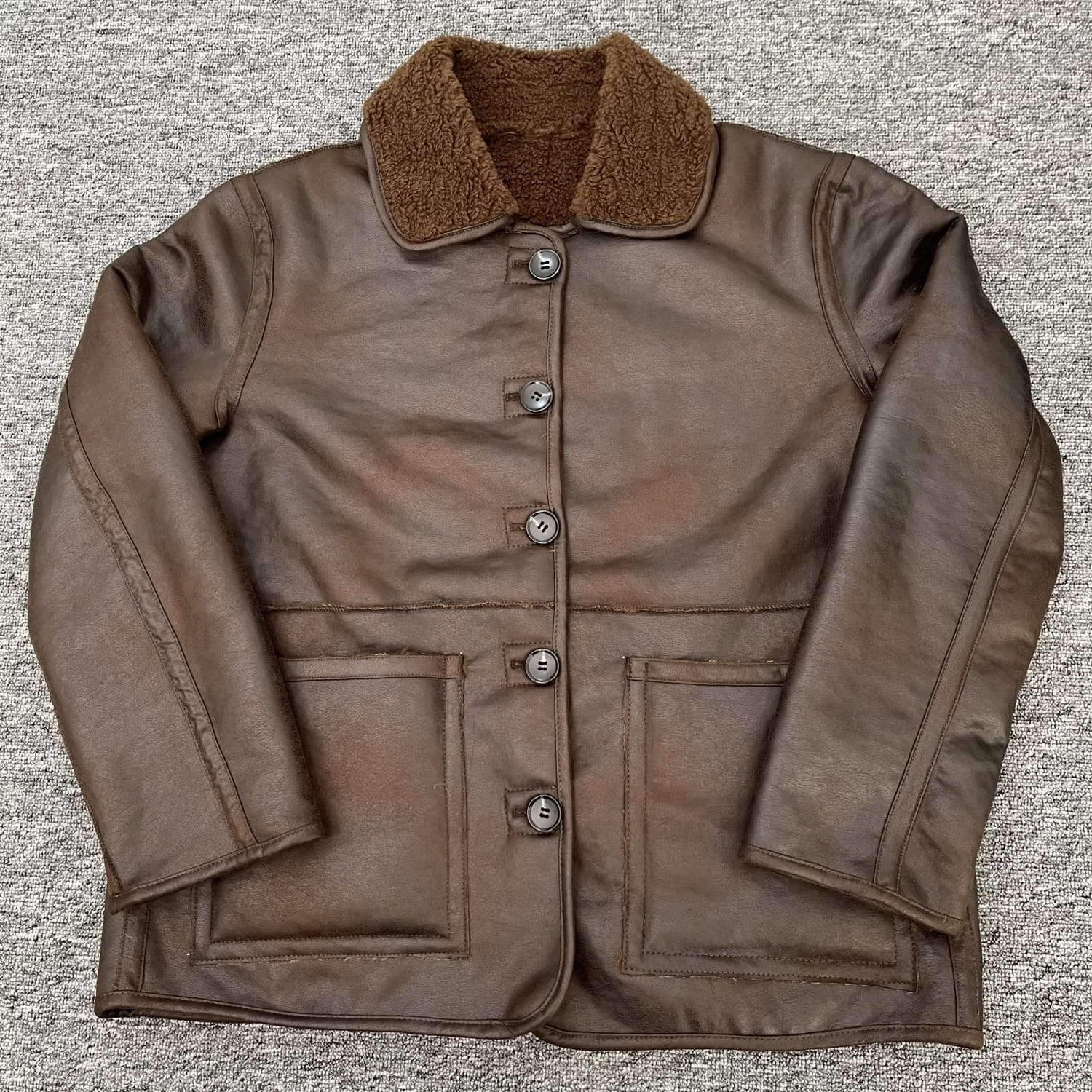 Kar&Otza Women's 2024 Autumn/Winter New Jacket Flip Collar Double sided Fur Integrated Card Brown Long Sleeve Short Jacket
Kar&Otza Women's 2024 Autumn/Winter New Jacket Flip Collar Double sided Fur Integrated Card Brown Long Sleeve Short Jacket