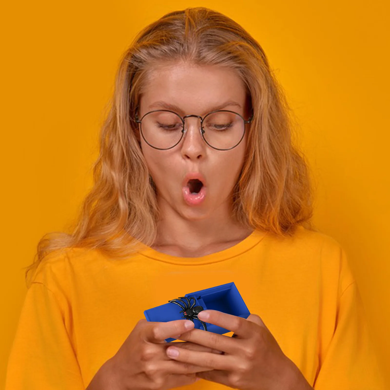 Модная модернизированная игрушка-шалость, страшная пластиковая коробка, пластиковая коробка, игрушка-сюрприз, розыгрыш, игрушки на Хэллоуин для детей (1 случайный цвет) 
Модная модернизированная игрушка-шалость, страшная пластиковая коробка, пластиковая коробка, игрушка-сюрприз, розыгрыш, игрушки на Хэллоуин для детей (1 случайный цвет)