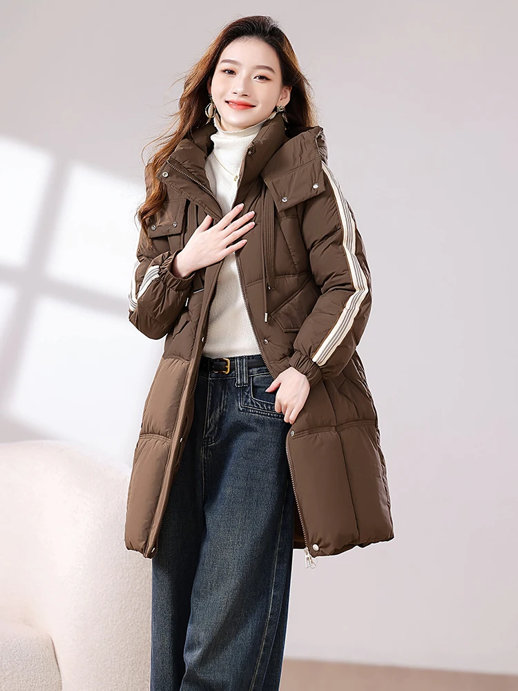 Женская зимняя куртка средней длины из утолщенного хлопка, повседневная, модная, теплая, с капюшоном, на молнии, с длинными рукавами, из полиэстера.
Женская зимняя куртка средней длины из утолщенного хлопка, повседневная, модная, теплая, с капюшоном, на молнии, с длинными рукавами, из полиэстера.