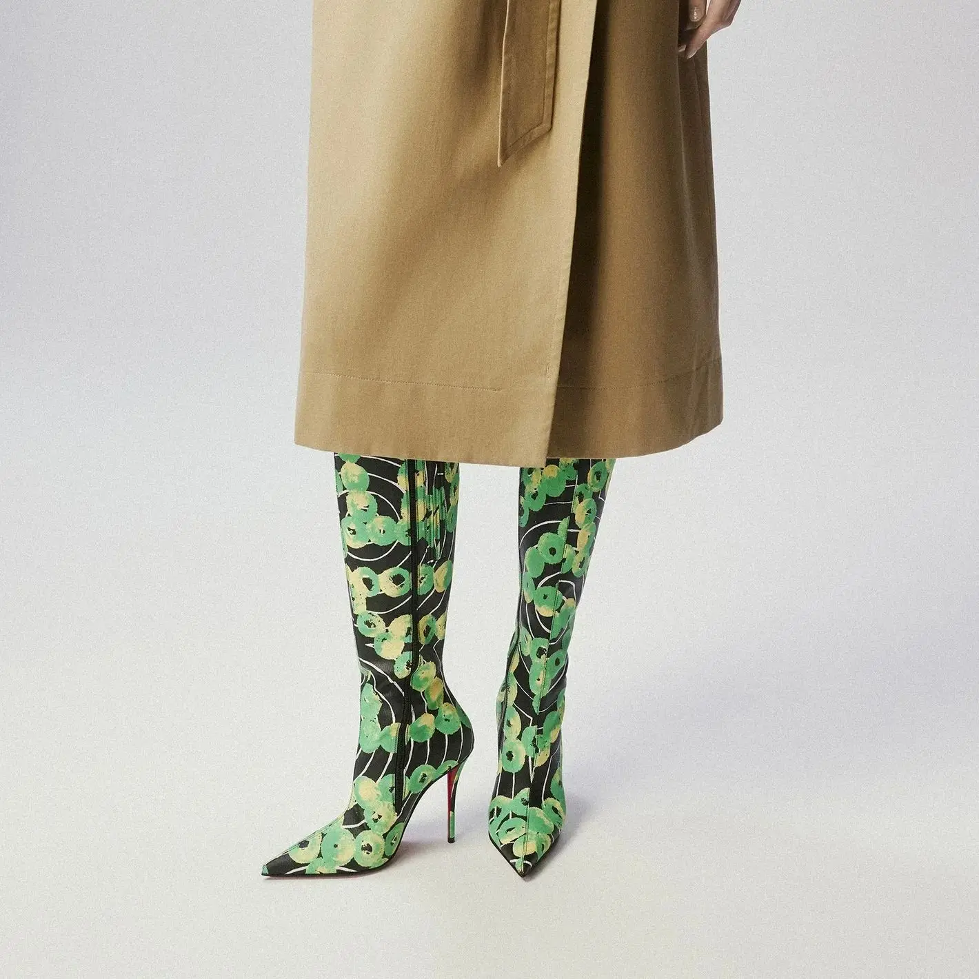 Женские супердлинные сапоги до колена на высоком каблуке с леопардовым принтом, пикантные узкие сапоги большого размера с острым боковой молнией и красной подошвой
Женские супердлинные сапоги до колена на высоком каблуке с леопардовым принтом, пикантные узкие сапоги большого размера с острым боковой молнией и красной подошвой