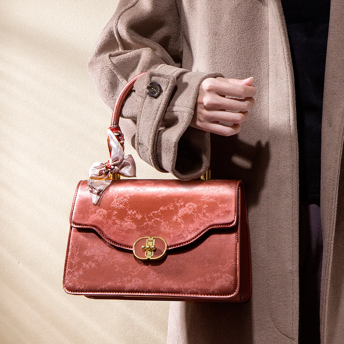 Chinese style high-end Tote Handbag Vintage Red wedding bag daily use Women messenger bag Fashion Dress Bags Bridal Bags C136
Chinese style high-end Tote Handbag Vintage Red wedding bag daily use Women messenger bag Fashion Dress Bags Bridal Bags C136