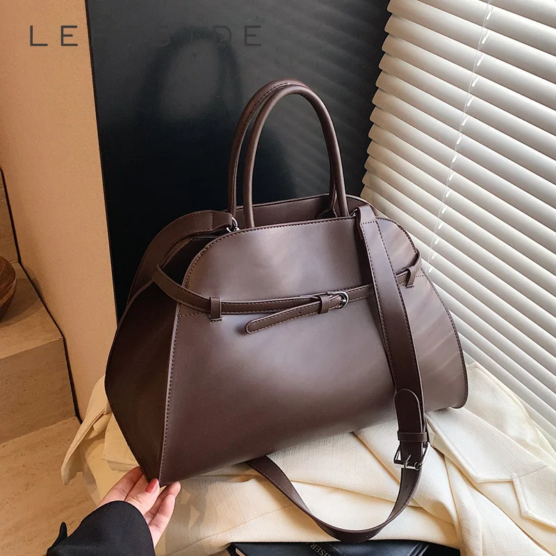 LEFTSIDE Big PU Leather Crossbody Bags Lady Short Handle Shoulder Bag for Women 2024 Designer Y2K Fashion Handbags Tote Bag
LEFTSIDE Big PU Leather Crossbody Bags Lady Short Handle Shoulder Bag for Women 2024 Designer Y2K Fashion Handbags Tote Bag