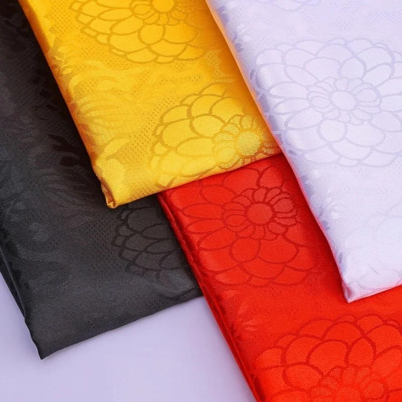 The brocade jacquard fabric - Lotus series is suitable for ancient costumes, theatrical costumes, cheongsams, aprons, and festiv
The brocade jacquard fabric - Lotus series is suitable for ancient costumes, theatrical costumes, cheongsams, aprons, and festiv