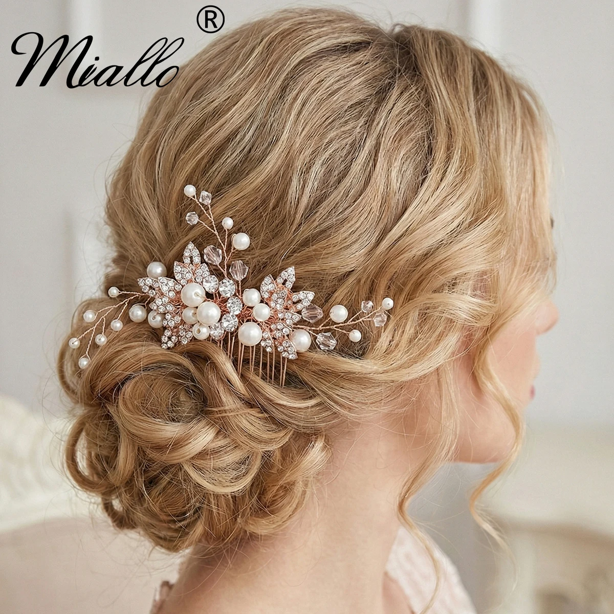 Романтическая заколка для волос Miallo ручной работы с жемчугом и цветочным узором, золотисто-розовая, с фианитами, гибкая, свадебное украшение, легкая, 16 г
Романтическая заколка для волос Miallo ручной работы с жемчугом и цветочным узором, золотисто-розовая, с фианитами, гибкая, свадебное украшение, легкая, 16 г