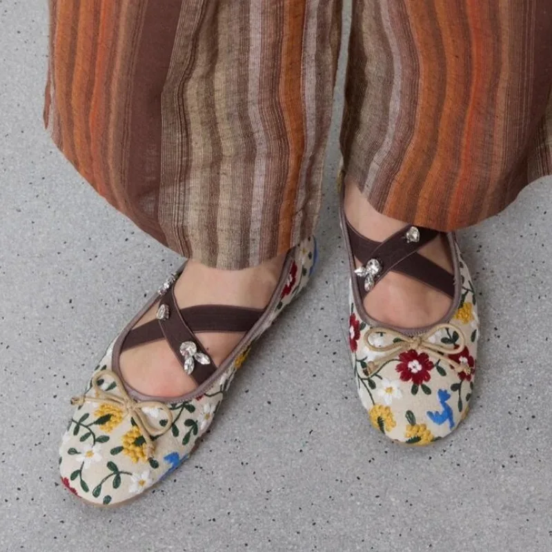 Женские балетки с вышивкой и цветами, леопардовая неглубокая повседневная обувь со стразами, женская удобная модная брендовая женская обувь Мэри Джейн 
Женские балетки с вышивкой и цветами, леопардовая неглубокая повседневная обувь со стразами, женская удобная модная брендовая женская обувь Мэри Джейн