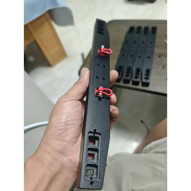 Алюминиевый задний бампер с ЧПУ для электрического гусеничного автомобиля CrossRC XX/EMO XXL в масштабе 1/6 — обновленные металлические аксессуары с прямым болтом
Алюминиевый задний бампер с ЧПУ для электрического гусеничного автомобиля CrossRC XX/EMO XXL в масштабе 1/6 — обновленные металлические аксессуары с прямым болтом