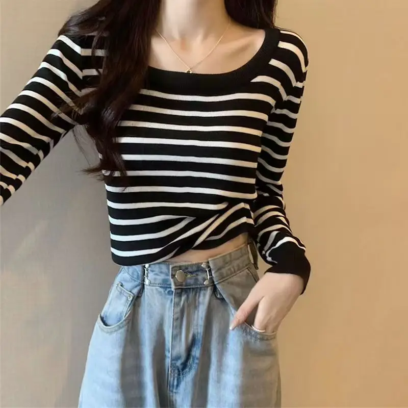 Retro Striped Square Neck Knitted Base Shirt Women's Autumn Winter Slim Fit Long Sleeve Top Korean Style Loose Fit Hoodie
Retro Striped Square Neck Knitted Base Shirt Women's Autumn Winter Slim Fit Long Sleeve Top Korean Style Loose Fit Hoodie