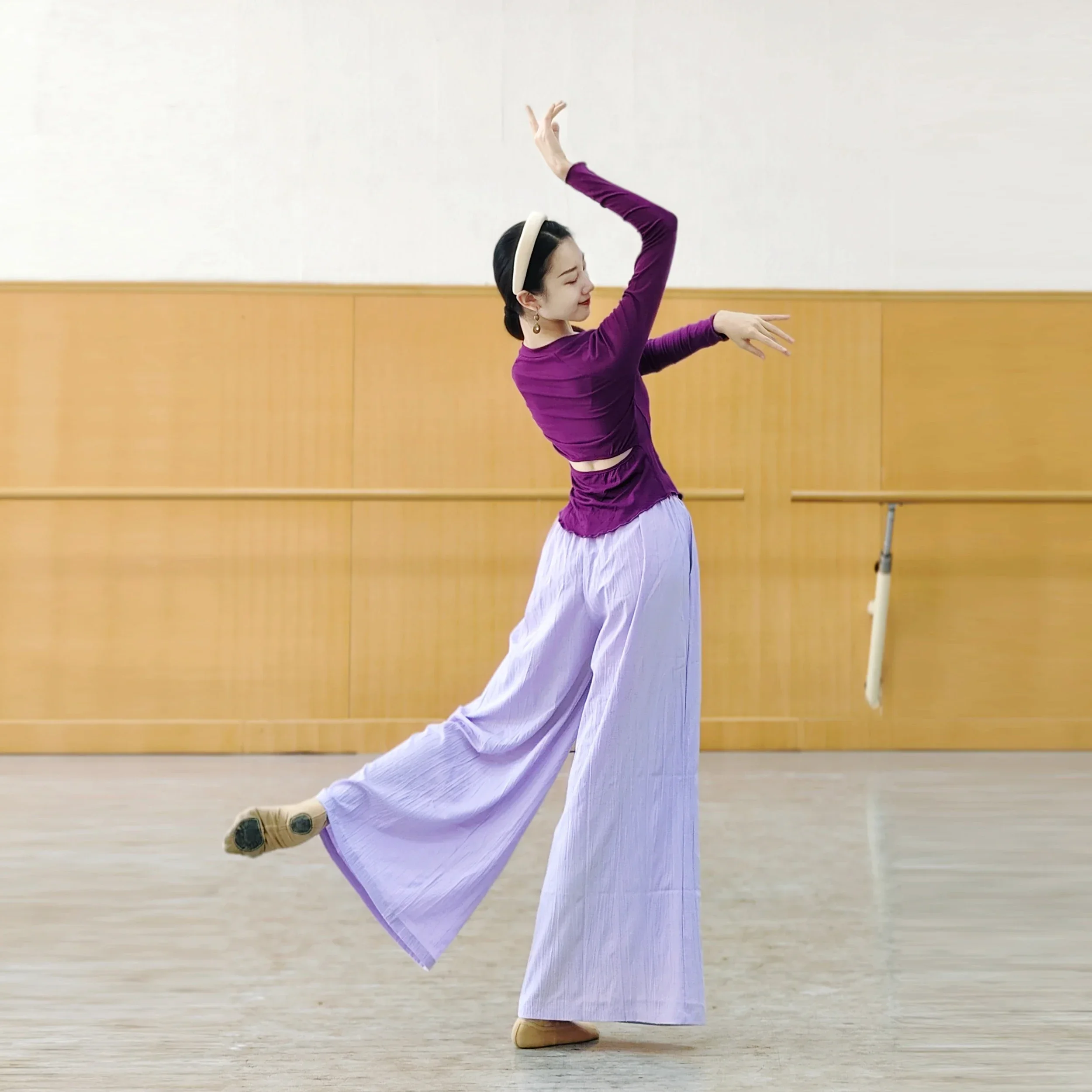 Modern dance practice clothes, long pants, loose and elegant wide-leg pants, dance clothes, body women's dance pants,
Modern dance practice clothes, long pants, loose and elegant wide-leg pants, dance clothes, body women's dance pants,
