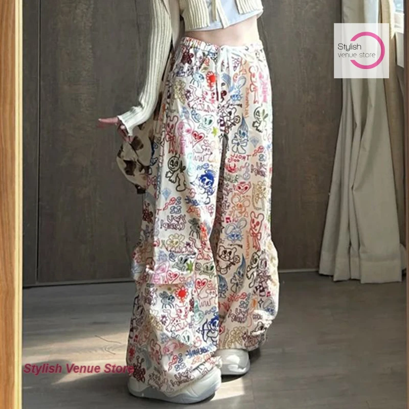 American dopamine graffiti printed overalls women's summer new fashion temperament straight casual Joker hip-hop wide-leg pants.
American dopamine graffiti printed overalls women's summer new fashion temperament straight casual Joker hip-hop wide-leg pants.