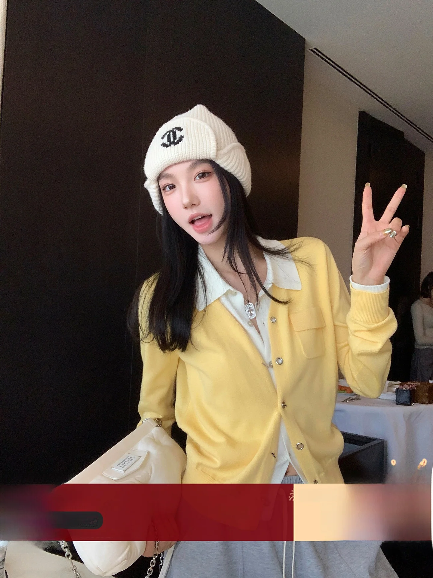 Женский вязаный свитер с длинными рукавами в стиле колор-блок, имитация двухслойности, осенняя новинка, повседневный модный кардиган с разрезами на рукавах
Женский вязаный свитер с длинными рукавами в стиле колор-блок, имитация двухслойности, осенняя новинка, повседневный модный кардиган с разрезами на рукавах