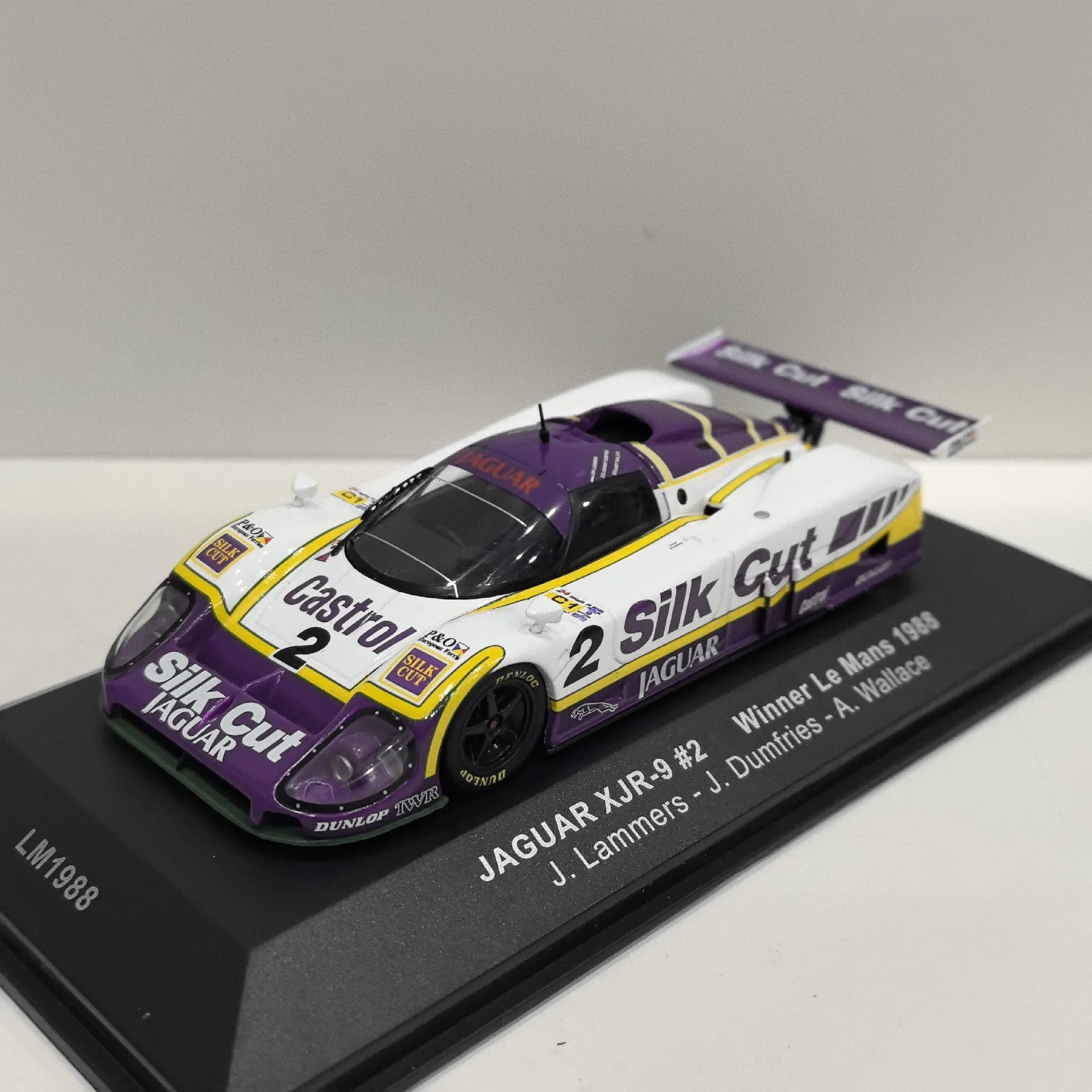 Diecast IXO 1/43 Scale JAGUAR XJR-9 #2 1988 Jaguar Racing Alloy Car Model Collectible Toy Gift Souvenir Display Ornament
Diecast IXO 1/43 Scale JAGUAR XJR-9 #2 1988 Jaguar Racing Alloy Car Model Collectible Toy Gift Souvenir Display Ornament