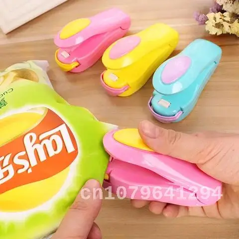 Kitchen Accessories Tools Mini Portable Food Clip Heat Sealing Machine Sealer Home Snack Bag Sealer Kitchen Utensils Gadget
Kitchen Accessories Tools Mini Portable Food Clip Heat Sealing Machine Sealer Home Snack Bag Sealer Kitchen Utensils Gadget