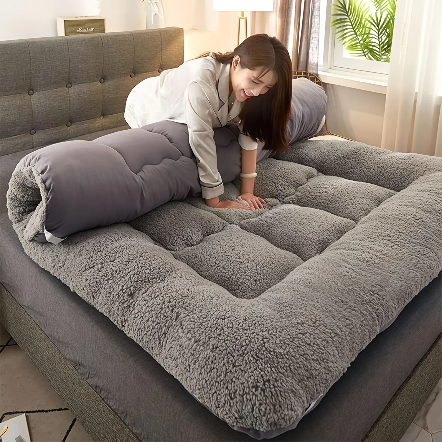 1200GSM Faux Finish Fluffy Mattress Topper, Thickened, Warm, Skin-Friendly And Soft Naked Sleeping Mattress Topper, Super
1200GSM Faux Finish Fluffy Mattress Topper, Thickened, Warm, Skin-Friendly And Soft Naked Sleeping Mattress Topper, Super