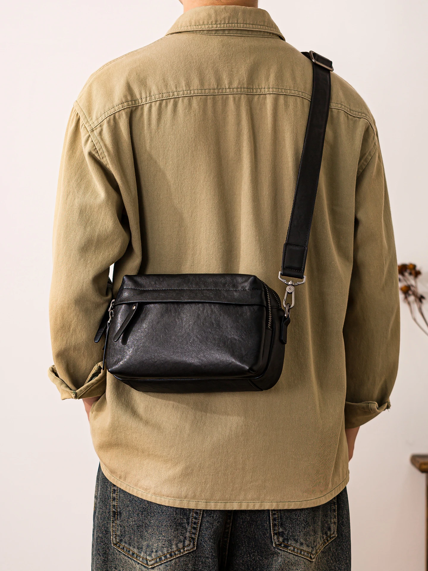 PNDME casual designer handmade genuine leather men black shoulder bag outdoor daily work luxury cow leather teens crossbody bag
PNDME casual designer handmade genuine leather men black shoulder bag outdoor daily work luxury cow leather teens crossbody bag