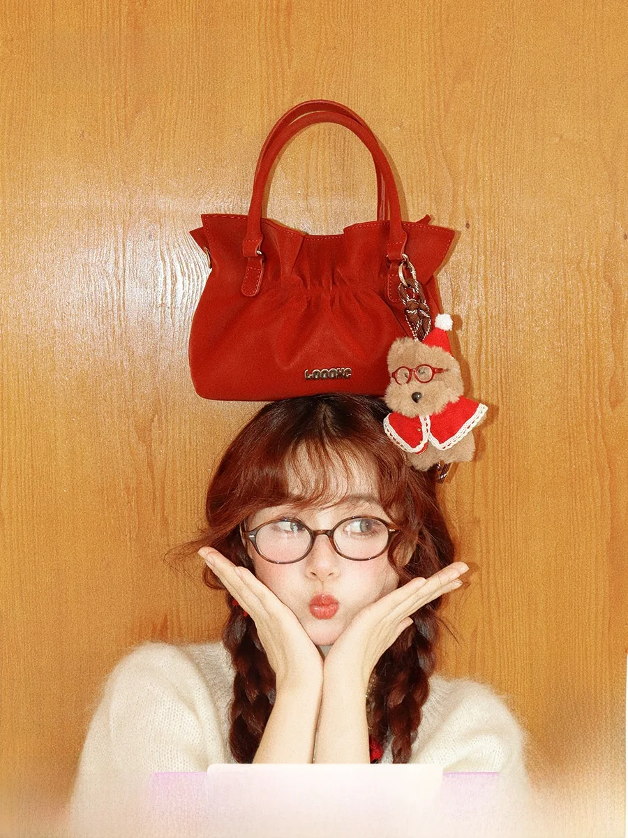 Elegant Red Wedding Handbag Women's Crossbody Bag Festival New Year Small Handle Bag New Model Soft Square Magnetic Buckle
Elegant Red Wedding Handbag Women's Crossbody Bag Festival New Year Small Handle Bag New Model Soft Square Magnetic Buckle