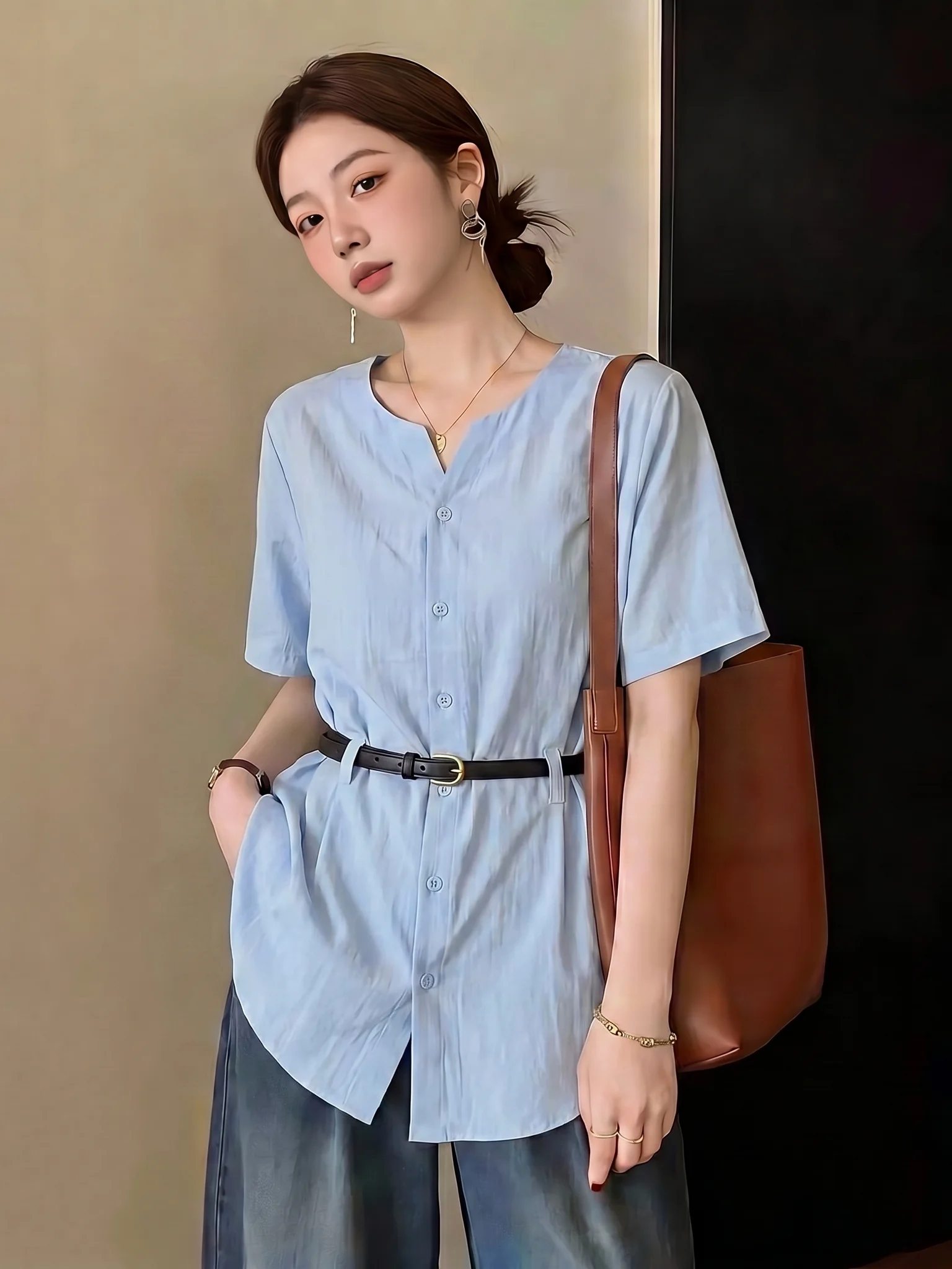 Light Blue V-Neck Short Sleeve Shirt Women's plus Size Mid-Length Waist-Cinching Top Korean Style Commute Fashion 2026 Summer...
Light Blue V-Neck Short Sleeve Shirt Women's plus Size Mid-Length Waist-Cinching Top Korean Style Commute Fashion 2026 Summer...