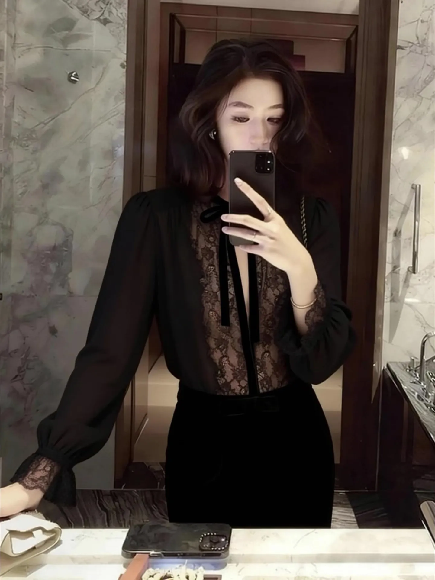 Elegant Black Lace Knot Lantern Sleeve See-through Top Slimming Long Sleeve Winter New Style Commute Korean Version
Elegant Black Lace Knot Lantern Sleeve See-through Top Slimming Long Sleeve Winter New Style Commute Korean Version