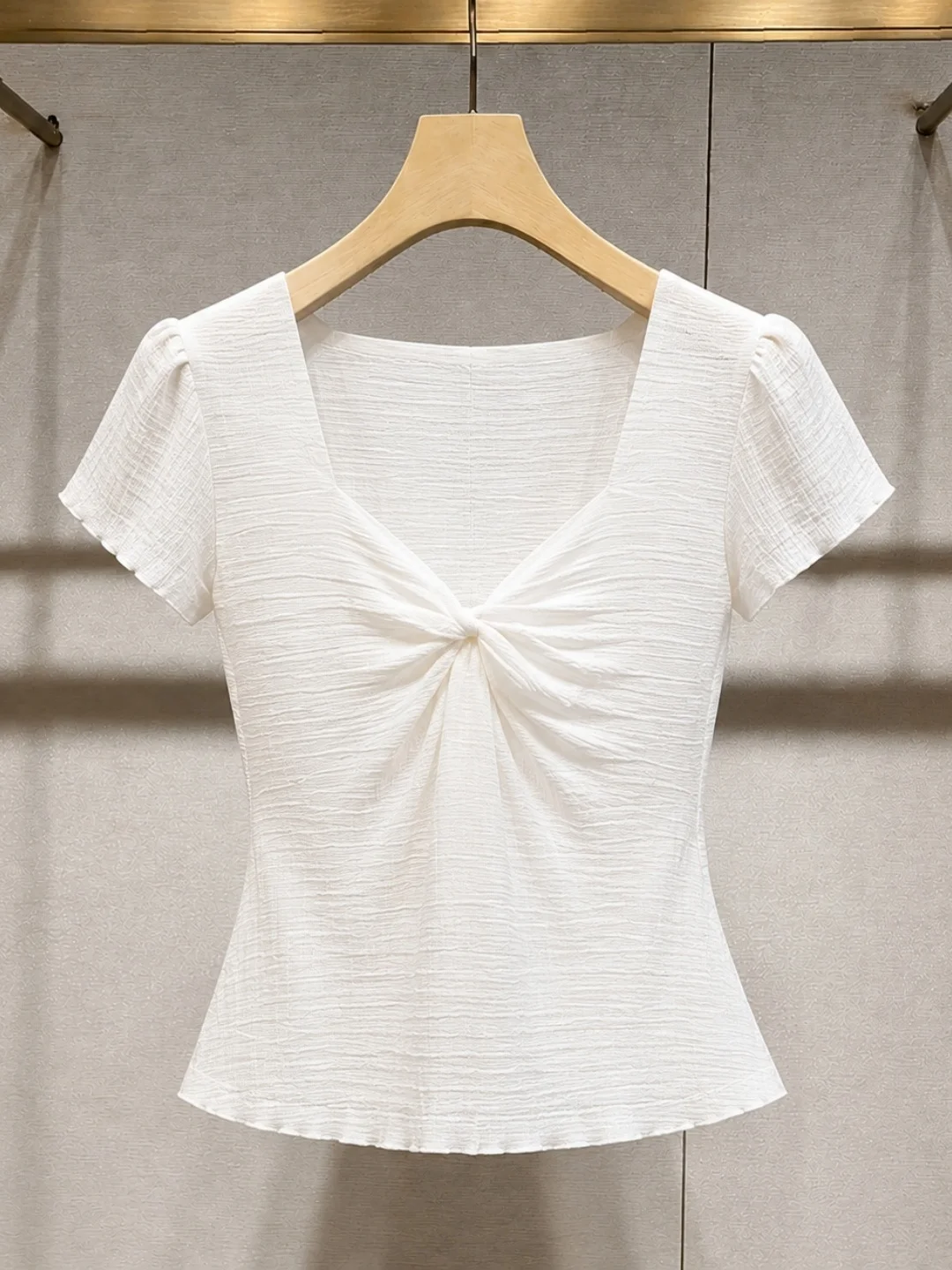 Sweet Style V-Neck Knot Slimming Short Sleeve Knitwear Ice Silk Top Korean Version Summer Fashionable Age-Defying
Sweet Style V-Neck Knot Slimming Short Sleeve Knitwear Ice Silk Top Korean Version Summer Fashionable Age-Defying