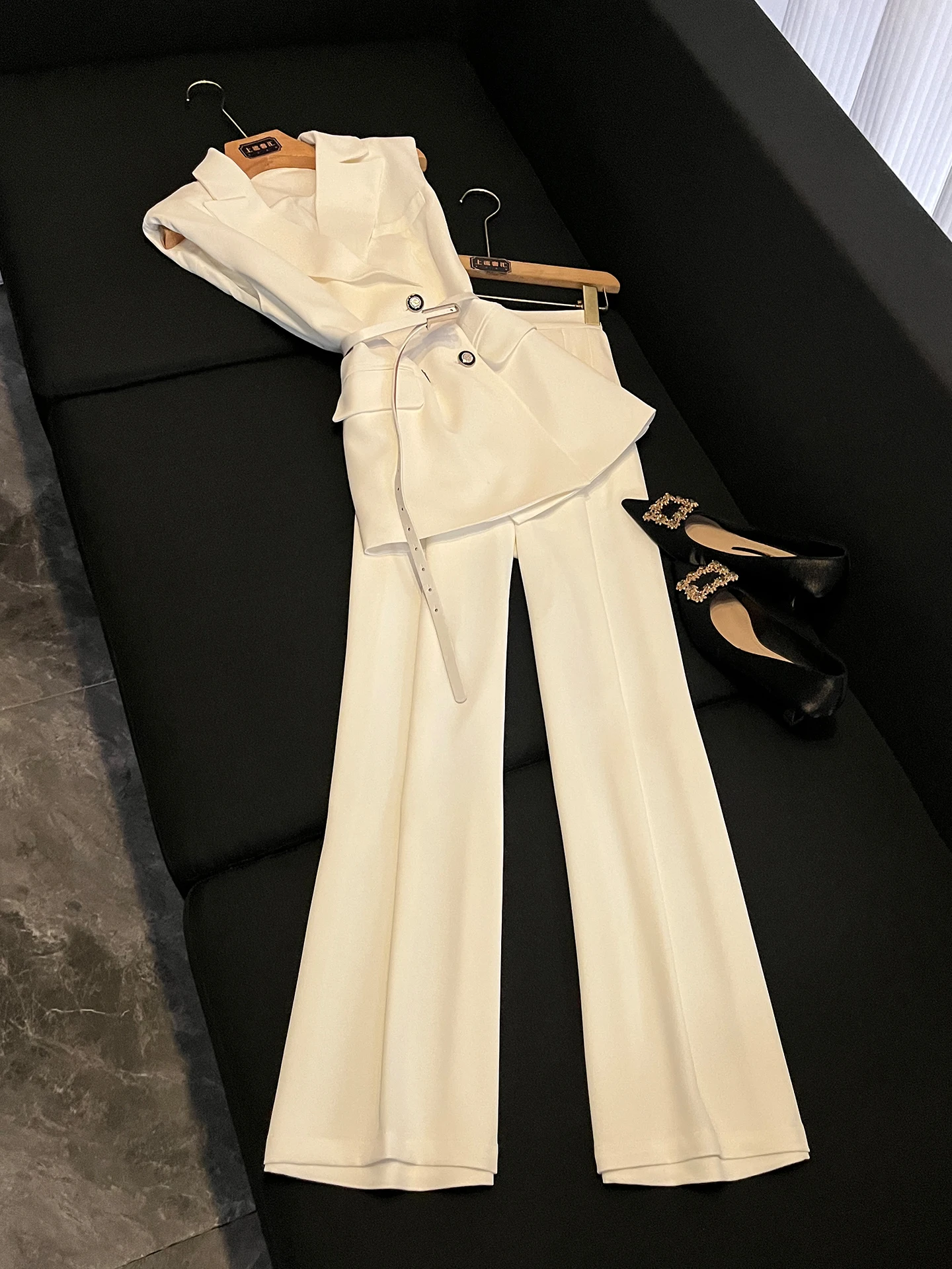 Slim Fit V-Neck Suit Set for Women Commute Fashion 2026 Summer New Style High Waist Long Pants Casual Business Women Outfits
Slim Fit V-Neck Suit Set for Women Commute Fashion 2026 Summer New Style High Waist Long Pants Casual Business Women Outfits