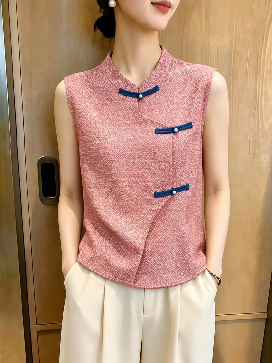 New 2026 Summer Chinese Style National Fashion Button Vest Korean Version Gentle Sweet Anti-Aging Sleeveless Top Women's Silk
New 2026 Summer Chinese Style National Fashion Button Vest Korean Version Gentle Sweet Anti-Aging Sleeveless Top Women's Silk