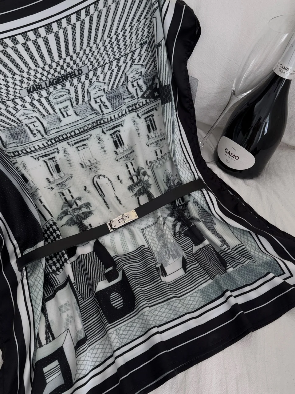 Casual Silk Printed Batwing Sve irt Women's Loose Fit Summer 2025 Asymmetrical oulder Design T-irt Polyester Fiber
Casual Silk Printed Batwing Sve irt Women's Loose Fit Summer 2025 Asymmetrical oulder Design T-irt Polyester Fiber