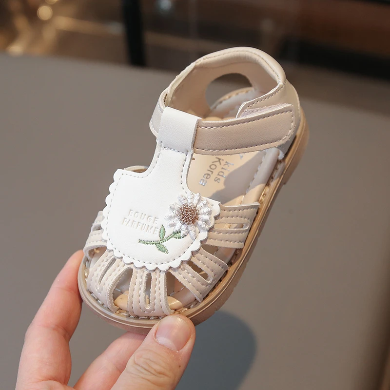 Girls' Sandals Beige Embroidered Walking Shoes for Girls Aged 1 To 6 New Lightweight Children's Single Shoes for Summer Sandals
Girls' Sandals Beige Embroidered Walking Shoes for Girls Aged 1 To 6 New Lightweight Children's Single Shoes for Summer Sandals