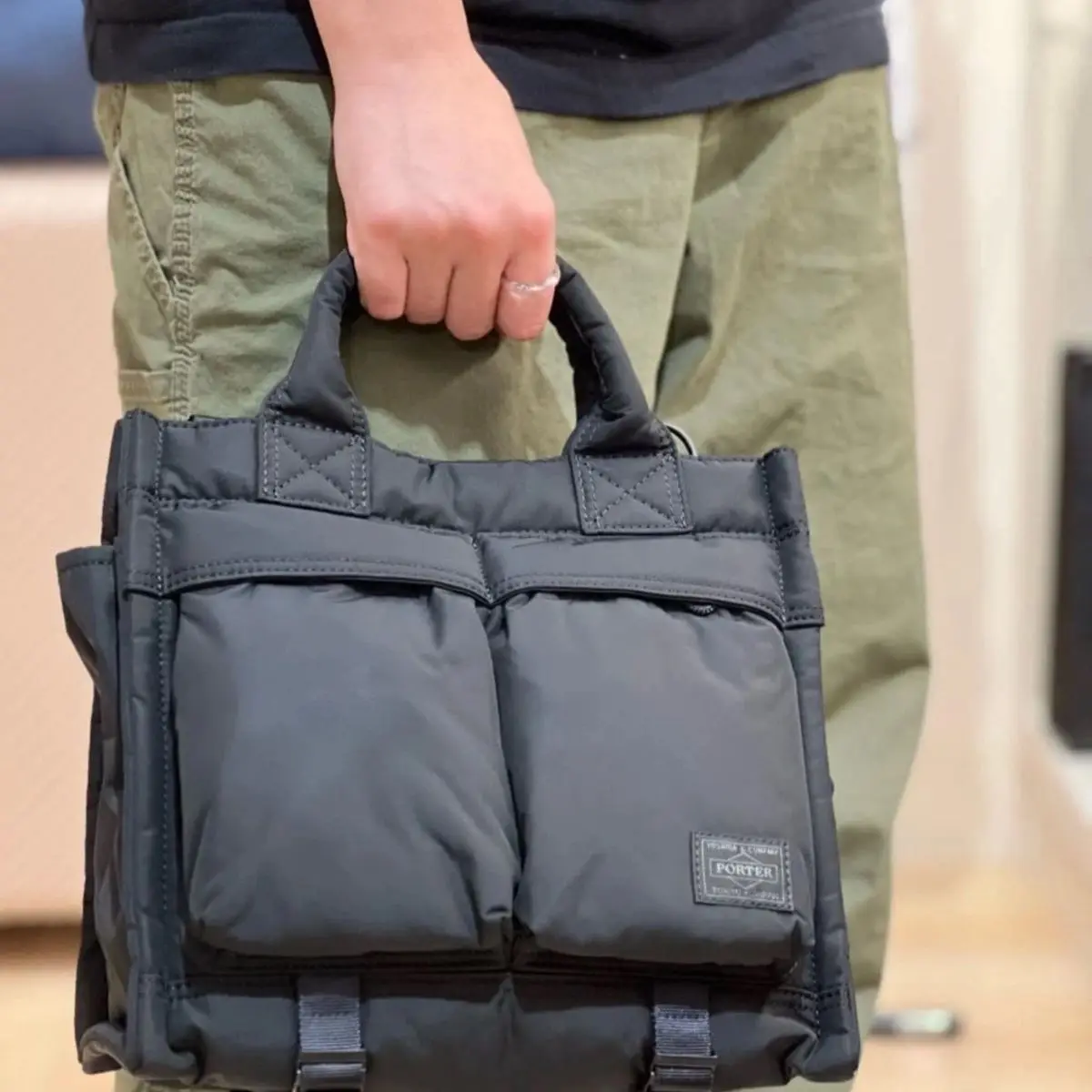 Classic Matte Nylon Shoulder Bag for Men and Women - Commuter and Casual Tote
Classic Matte Nylon Shoulder Bag for Men and Women - Commuter and Casual Tote