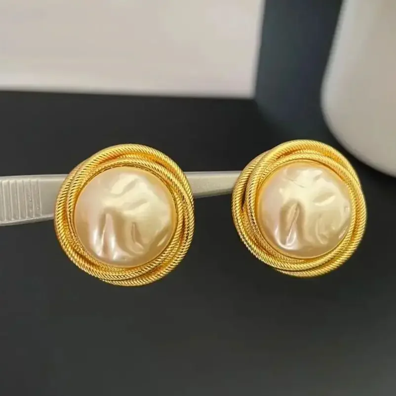 Earrings Retro Fashion Personality Light Luxury Ear Clip Women Aretes De Mujer Pendientes Boucle D’Oreille Orecchini Clip De
Earrings Retro Fashion Personality Light Luxury Ear Clip Women Aretes De Mujer Pendientes Boucle D’Oreille Orecchini Clip De